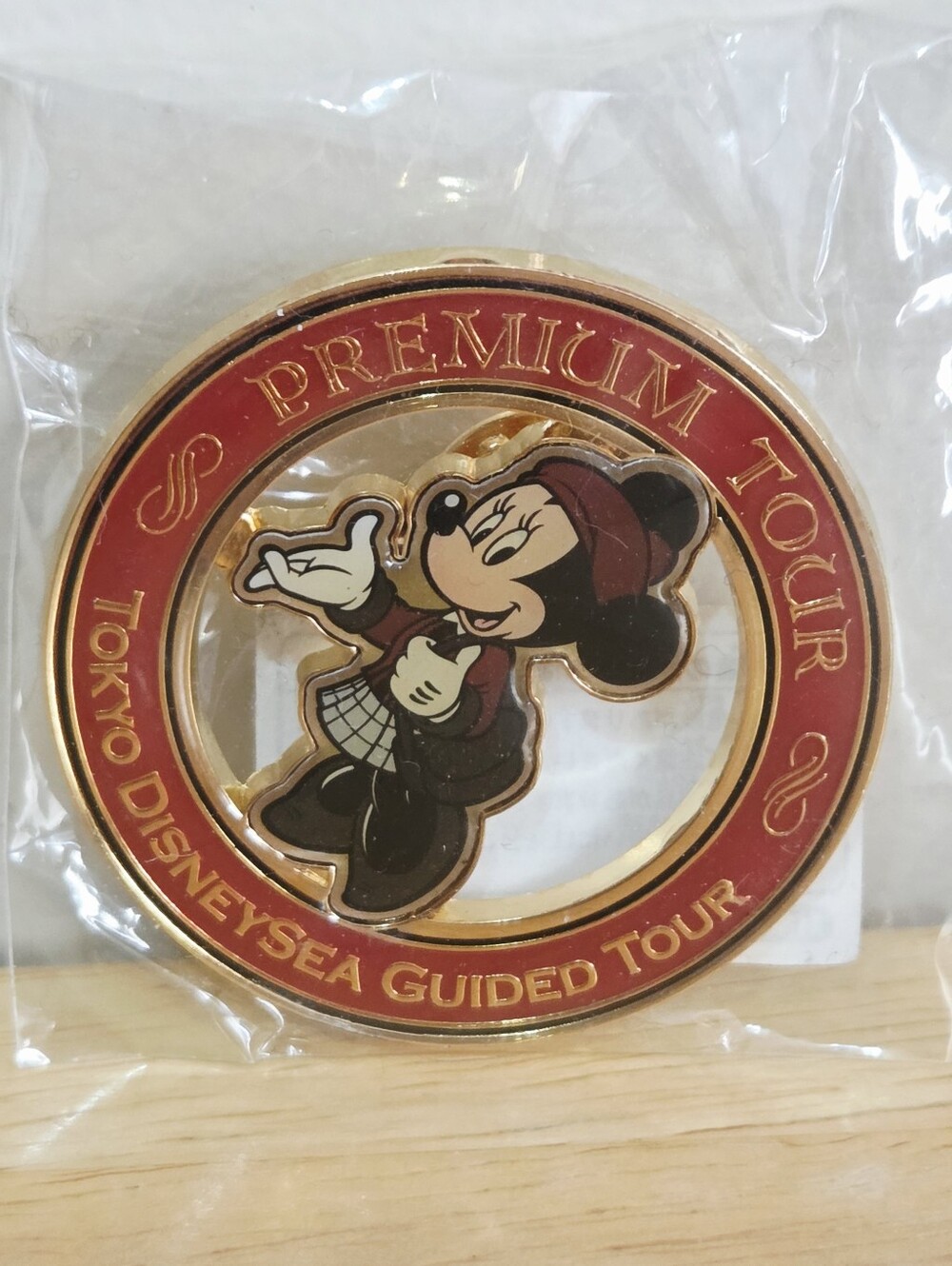 *4 for $30* Tokyo DisneySea Premium Guided Tour Minnie Mouse Pin (Pin #95531)